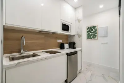 Una cocina o zona de cocina en Nice studio in Madrid LEY2