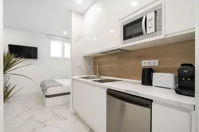 Una cocina o zona de cocina en Nice studio in Madrid LEY2