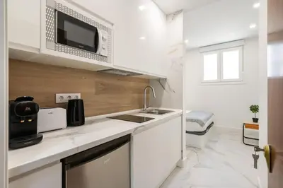 Una cocina o zona de cocina en Fantastic studio in Madrid LEY3