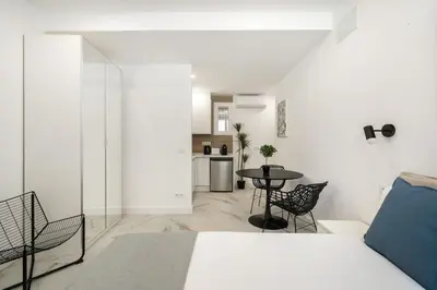 Una cocina o zona de cocina en Cozy studio in Madrid LEY4