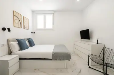 Una televisión o centro de entretenimiento en Cozy studio in Madrid LEY4