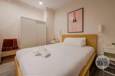 Cama o camas de una habitación en Vive la esencia Madrileña para 6 en Santa Ana 6