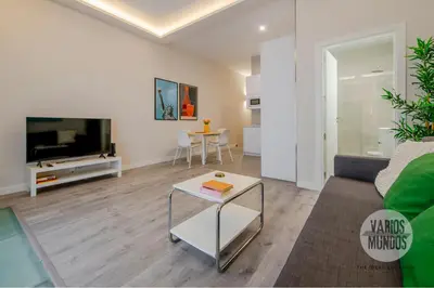 Una televisión o centro de entretenimiento en Vive la esencia Madrileña para 6 en Santa Ana 6