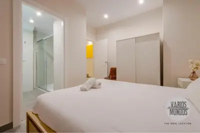 Cama o camas de una habitación en Vive la esencia Madrileña para 6 en Santa Ana 6