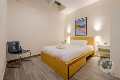 Cama o camas de una habitación en Vive la esencia Madrileña para 6 en Santa Ana 6