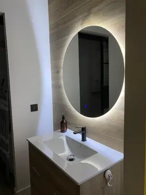 Un baño de Confort al lado del río