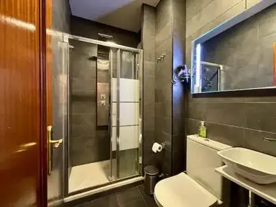 Un baño de Luminosa Casa Lavapies 2 dormitorios