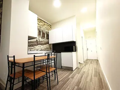 Una cocina o zona de cocina en Madrid suites 3