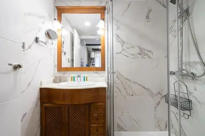 Un baño de Charming San Isidro