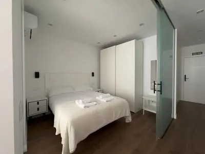 Cama o camas de una habitación en Apartamentos ALFISA Puerta del Sol
