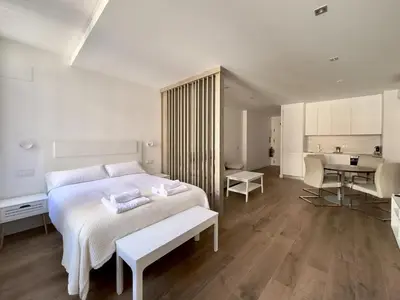 Cama o camas de una habitación en Apartamentos ALFISA Puerta del Sol