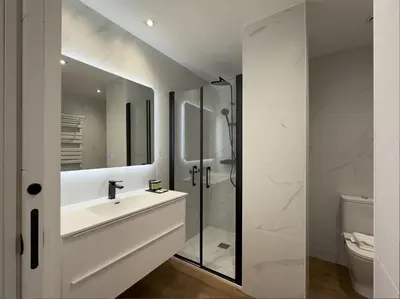 Un baño de Apartamentos ALFISA Puerta del Sol