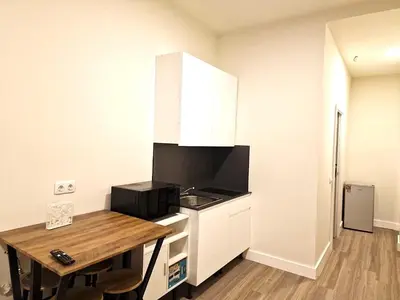 Una televisión o centro de entretenimiento en Madrid Suites