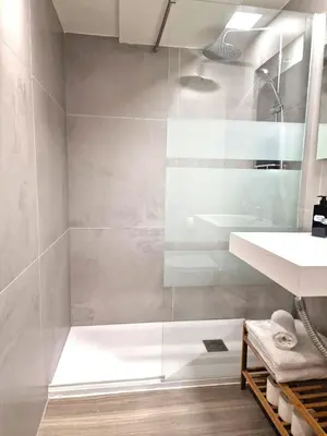 Un baño de Madrid Suites