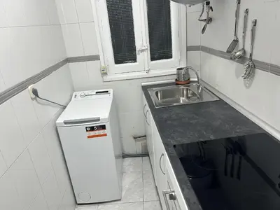 Una cocina o zona de cocina en Una encantadora estancia en el centro Madrid
