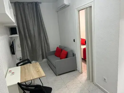 Una televisión o centro de entretenimiento en Una encantadora estancia en el centro Madrid