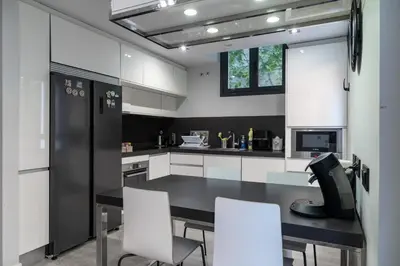 Una cocina o zona de cocina en Encanto y Comfort en Habitaciones de Pilar de Zaragoza