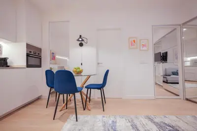 Una cocina o zona de cocina en Delightful 2BR Flat in Chic Chueca