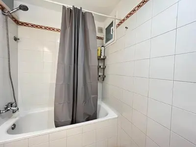 Un baño de Santa Isabel Centro Temporal