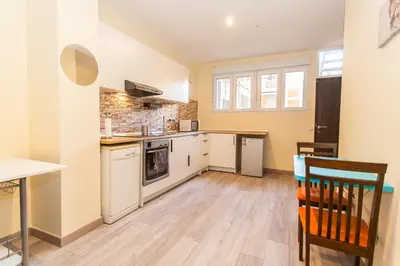 Una cocina o zona de cocina en Increible apartamento reformado en el Brooklyn Madrileño