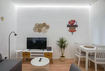 Una televisión o centro de entretenimiento en Cozy and Modern-1Bedroom 1Bathroom-Delicias