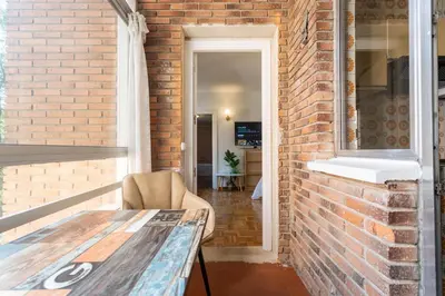 Plano de Central Madrid Apartment with Garden Views, Sunny Private Terrace, Fast WiFi & Metro Access