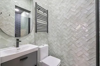 Un baño de ºRS CityCentre DownTown WiFi AC SmartTVº