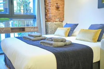 Cama o camas de una habitación en ººRS CityCentre DownTown WiFi AC SmartTVºº