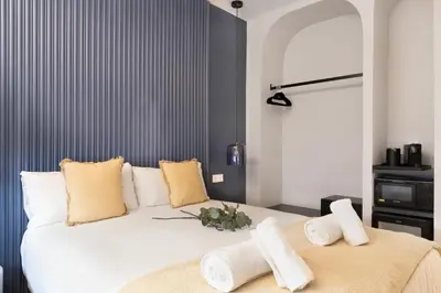 Cama o camas de una habitación en Calma Rooms by Charming