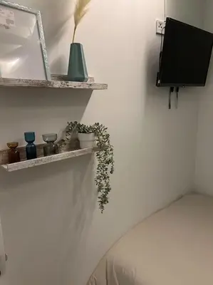 Una televisión o centro de entretenimiento en Apartamento con 8 habitaciones y 5 baños