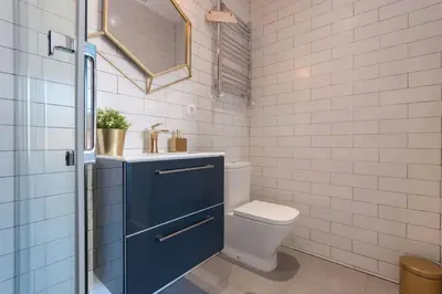 Un baño de ººººPS New Atocha City Centre WiFi AC SmartTVºººº