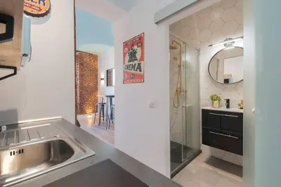 Un baño de ºººººPS New Atocha City Centre WiFi AC SmartTVººººº