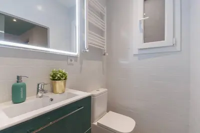 Un baño de ººººººPS New Atocha City Centre WiFi AC SmartTVºººººº