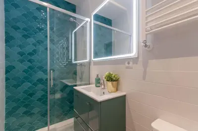 Un baño de ººººººPS New Atocha City Centre WiFi AC SmartTVºººººº