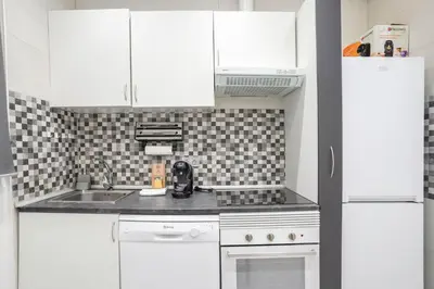 Una cocina o zona de cocina en Cozy apartment-1Bedroom 1Bath-Chamberí