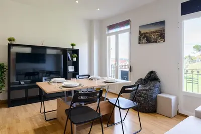 Una televisión o centro de entretenimiento en Amplio Piso en Madrid Centro con Vistas al Templo de Debod