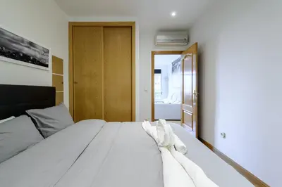 Cama o camas de una habitación en Amplio Piso en Madrid Centro con Vistas al Templo de Debod