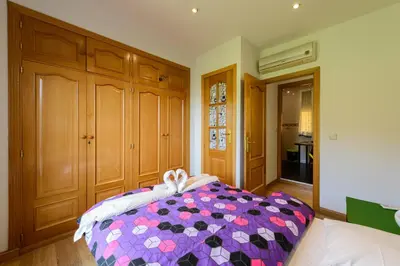 Cama o camas de una habitación en Amplio Piso en Madrid Centro con Vistas al Templo de Debod