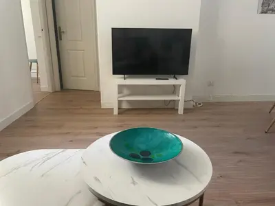 Una televisión o centro de entretenimiento en Piso luminoso Ideal para Familias zona Retiro