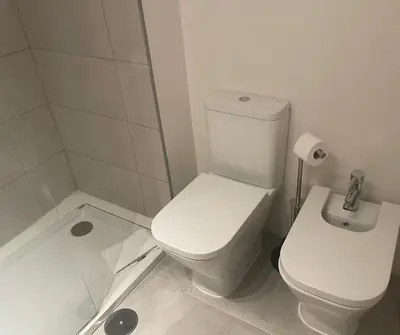 Un baño de Piso luminoso Ideal para Familias zona Retiro