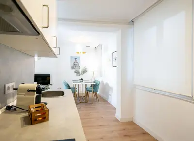Una televisión o centro de entretenimiento en Piso luminoso Ideal para Familias zona Retiro