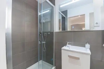 Un baño de ººººRA New Atocha City Centre WiFi AC SmartTVºººº
