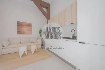 Zona de estar de Toque de Madrid para 8 en Tesoro 6 E3