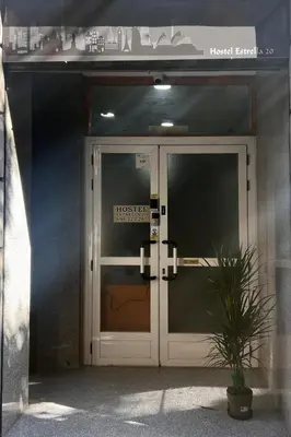 Fachada o entrada de Hostel Estrella 20