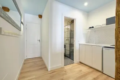 Una cocina o zona de cocina en ºMY CityCentre SOL WiFi AC SmartTVº