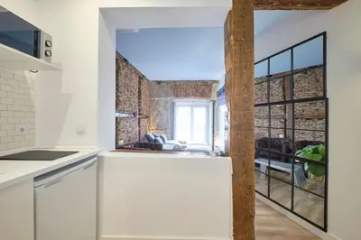 Una cocina o zona de cocina en ºMY CityCentre SOL WiFi AC SmartTVº