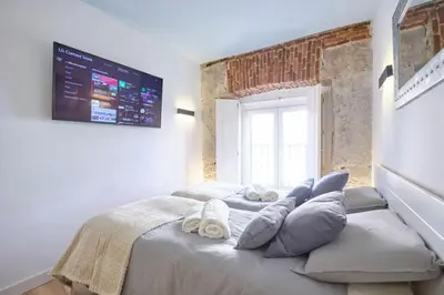 Cama o camas de una habitación en ººMY CityCentre SOL WiFi AC SmartTVºº