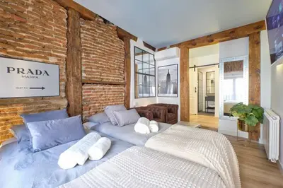 Cama o camas de una habitación en ºººMY CityCentre SOL WiFi AC SmartTVººº