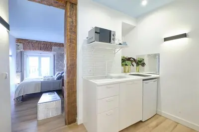 Una cocina o zona de cocina en ºººMY CityCentre SOL WiFi AC SmartTVººº