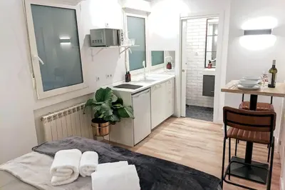 Una cocina o zona de cocina en ººººMY CityCentre SOL WiFi AC SmartTVºººº